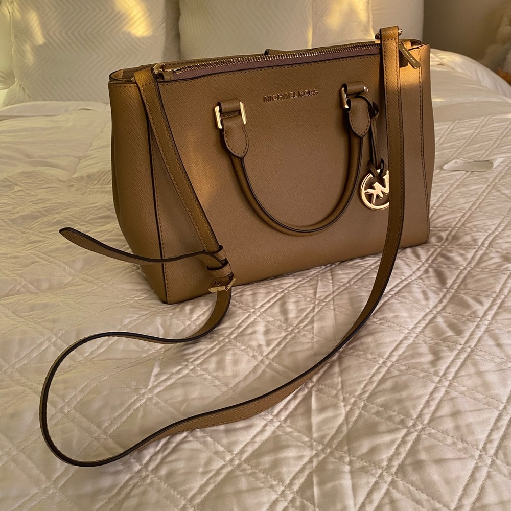 BRAND NEW Michael Kors Crossbody